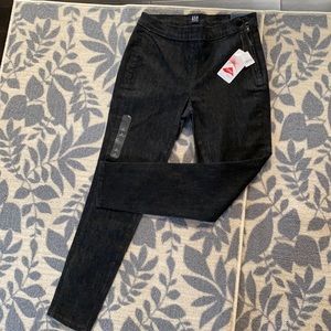 Gap High Rise True Skinny Ankle jean. Dark indigo. Size 27. New with tags.